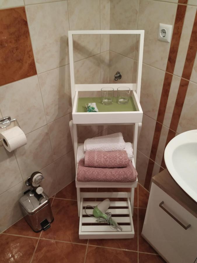 Studio Apartman Violeta II - 50M From The Beach โตรกีร์ ภายนอก รูปภาพ