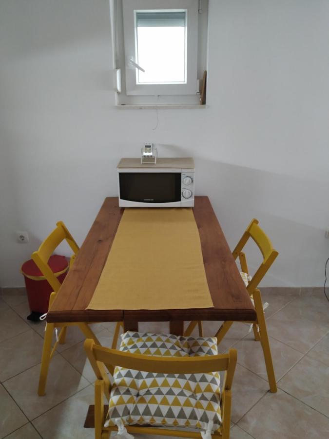 Studio Apartman Violeta II - 50M From The Beach โตรกีร์ ภายนอก รูปภาพ