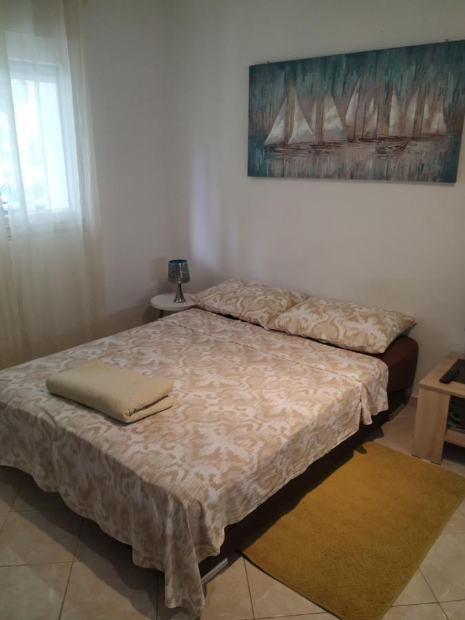 Studio Apartman Violeta II - 50M From The Beach โตรกีร์ ภายนอก รูปภาพ