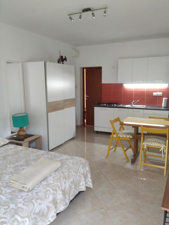 Studio Apartman Violeta II - 50M From The Beach โตรกีร์ ภายนอก รูปภาพ