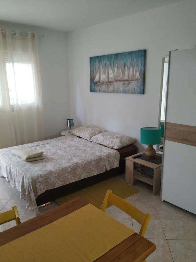 Studio Apartman Violeta II - 50M From The Beach โตรกีร์ ภายนอก รูปภาพ