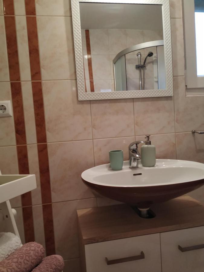 Studio Apartman Violeta II - 50M From The Beach โตรกีร์ ภายนอก รูปภาพ