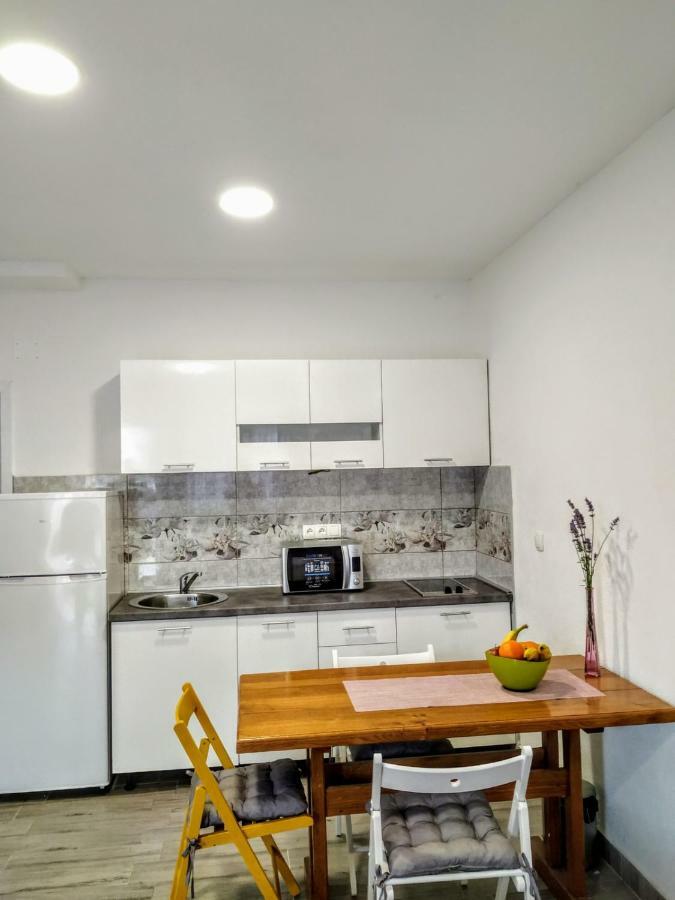 Studio Apartman Violeta II - 50M From The Beach โตรกีร์ ภายนอก รูปภาพ