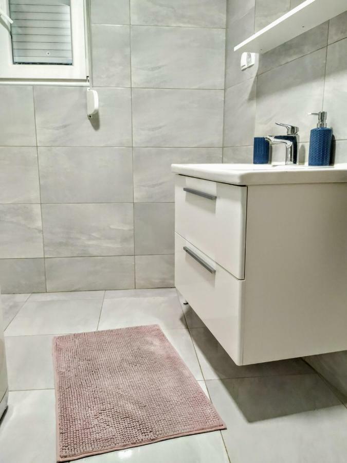 Studio Apartman Violeta II - 50M From The Beach โตรกีร์ ภายนอก รูปภาพ