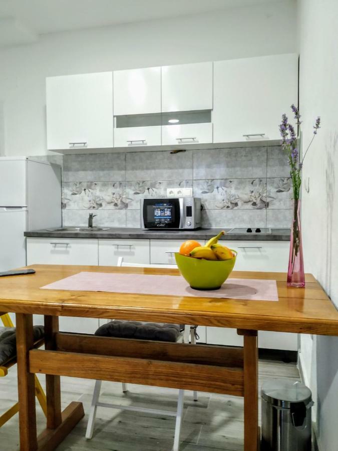 Studio Apartman Violeta II - 50M From The Beach โตรกีร์ ภายนอก รูปภาพ