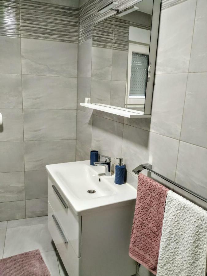 Studio Apartman Violeta II - 50M From The Beach โตรกีร์ ภายนอก รูปภาพ
